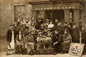 Filmstars am Drehort, 1914, 1933 von Unbekannt