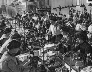 Näherinnen der Nationalen Frauenunion, Frankfurt am Main, Erster Weltkrieg, 1915 von Unbekannt