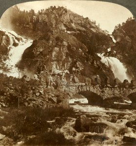 Skarafos und Lotefos springen über Felsen, Westnorwegen, um 1905 von Unbekannt