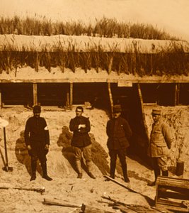 Soldaten am Erste-Hilfe-Posten, um 1914-1918 von Unbekannt