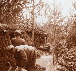 Soldaten in erdüberdeckten Unterständen, Genicourt, Nordfrankreich, um 1914-1918 von Unbekannt
