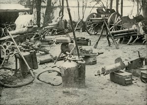 Einige Beutestücke vom Schlachtfeld, 1919 von Unbekannt