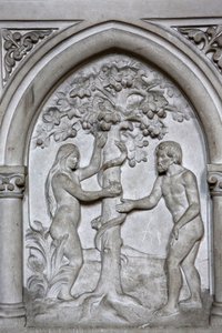 St. Martins katholische Kirche, Villers-sur-Mer, Frankreich. Relief: Adam und Eva von Unbekannt