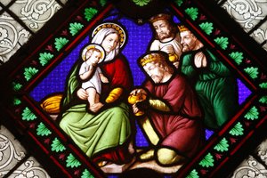 Buntglas in der Ainay-Basilika: Maggi, Lyon, Frankreich