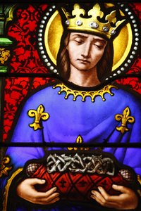 Buntglas in der St.-Pauls-Kirche, Lyon: St. Louis trägt die Dornenkrone, Lyon, Frankreich