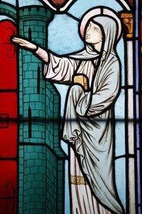 Buntglasfenster in der Kathedrale Notre Dame: Die Geschichte der Heiligen Genevieve, Schutzpatronin von Paris, Paris, Frankreich