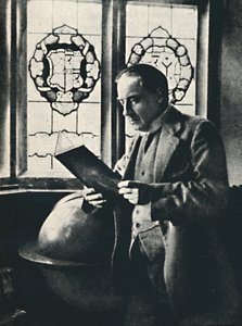 Stanley Baldwin in der Galerie in Chequers, um 1925
