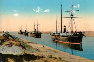 Dampfer passieren den Suezkanal, Ägypten, 20. Jahrhundert