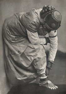 Tamulin mit Fuß- und Kopfschmuck, 1926 von Unbekannt