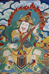 Tempelwächter, der den Osten und den Frühling bewacht, namens Dhritarashtra. Kopan-Kloster, Kathmandu, Nepal