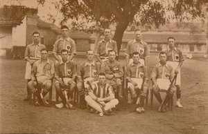 Die Bataillon-Hockeymannschaft des Ersten Bataillons, The Queens Own Royal West Kent Regiment, Poona von Unbekannt