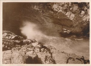 Die Teufelsblasebälge, Kynance Cove, 1927 von Unbekannt