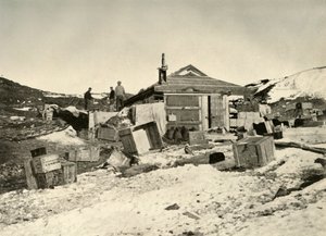 Die Hütte im Sommer, Kohlesäcke links, ca. 1908-1909 von Unbekannt