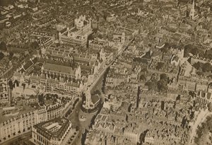 Das Versteck des Gesetzes, wie es nur wenige Londoner je sehen: Der Tempel und die Gerichte, um 1935 von Unbekannt