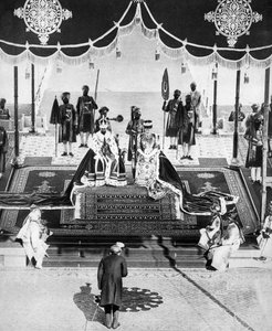 Der Nizam von Hyderabad erweist dem Delhi Durbar seine Ehre, 1911, 1935