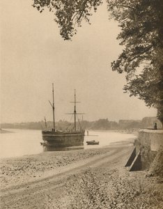 Der alte Storch an ihrem Liegeplatz vor Chiswick Mall, ca. 1935 von Unbekannt