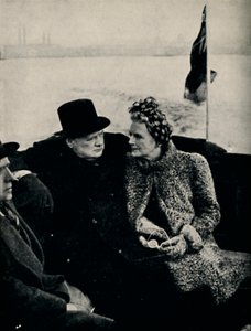 Der Premierminister besucht die Docks von London, ca. 1940