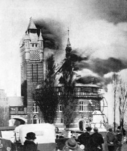 Das Shakespeare-Gedenktheater wird durch Feuer zerstört, März 1926, 1936 von Unbekannt