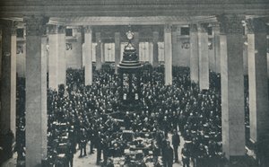 Der Versicherungsraum bei Lloyds, mit dem Rednerpult in der Mitte, 1936 von Unbekannt
