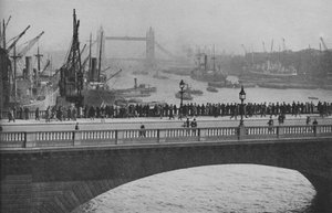 Der Obere Pool von der London Bridge, einer der verkehrsreichsten Abschnitte des Hafens von London, 1936 von Unbekannt