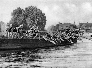 Das jährliche Kew-to-Putney-Damen-Schwimmrennen, London, 1926-1927 von Unbekannt