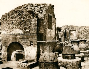 Die Bäckerei und Mühle, Pompeji, Italien, um 1900er von Unbekannt