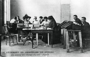 Die Kleidung des Kriegsgefangenen, Champs-Élysées, Paris, Erster Weltkrieg, 1914-1918 von Unbekannt