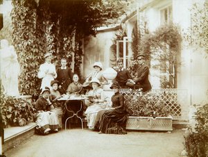 Die Familie von Herzog Fyodor Uvarov auf ihrem Landgut, Porechye, Russland, 1880er Jahre