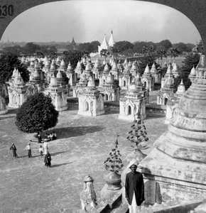 Der nördliche Abschnitt der 450 Pagoden, Mandalay, Burma Myanmar, 1900er von Unbekannt