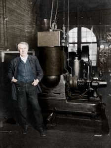 Thomas Alva Edison, amerikanischer Erfinder, mit seinem ersten Dynamo zur Erzeugung von elektrischem Licht, 1880er