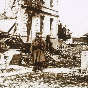 Rathaus in Ablain-Saint-Nazaire, Nordfrankreich, um 1914-1918