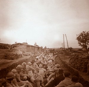 Truppen in offenen Eisenbahnwaggons, Genicourt, Nordfrankreich, ca. 1914-1918