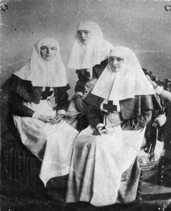 Zarin Alexandra und Großfürstinnen Olga und Tatiana von Russland von Unbekannt