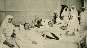 Zarin Alexandra pflegt verwundete Soldaten, 1914, ca. 1920