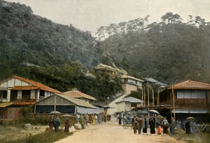 Une Rue A Nunobiki, Pres De Kobe, Eine Straße in Nunobiki, in der Nähe von Kobe, 1900 von Unbekannt