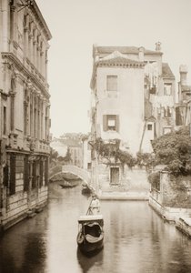 Ohne Titel II 8, um 1890. [Gondel auf Kanal, Venedig]