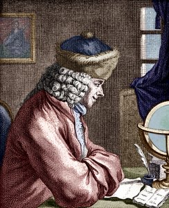 VOLTAIRE, Francois-Marie Arouet - Porträt von Voltaire bei der Arbeit. Französischer Schriftsteller, Philosoph, Dramatiker, Dichter 1694-1778. 18. Jahrhundert Gravur. Federkiel