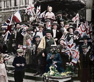 Siegesfeiern unter Eros, Piccadilly, London, 1918, 1938 von Unbekannt