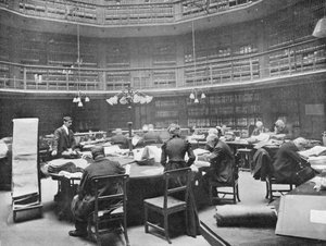 Besucher durchsuchen Bände im Public Record Office, Chancery Lane, London, 1903