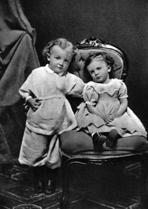 Wladimir Iljitsch Lenin, russischer bolschewistischer Revolutionsführer, im Alter von 4 Jahren, mit seiner Schwester Olga, 1874 von Unbekannt