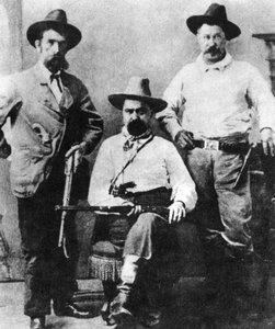 William A. Pinkerton, flankiert von zwei Expressagenten, um 1870er-1880er Jahre von Unbekannt