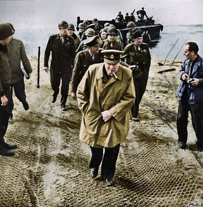 Winston Churchill über den Rhein. Vorwärts nach Deutschland! Vorwärts zum Sieg!, 1945 von Unbekannt