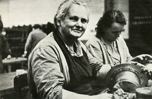 Frauen in der Flugzeugwartung und -reparatur, Südwales, Zweiter Weltkrieg, ca. 1939-1944 von Unbekannt