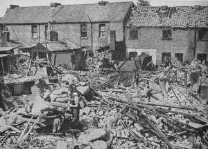 Arbeit der Bomber und ihre Zerstörung, 1940 von Unbekannt