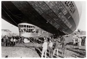 Zeppelin LZ 127 Graf Zeppelin nach der Landung