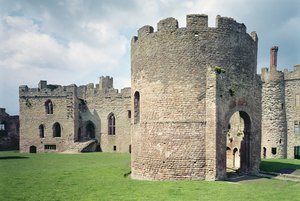 Ludlow Castle, Außenansicht, Englische Schule, erbaut zwischen 1066-1085, Shropshire, UK von Unbekannt Unbekannt