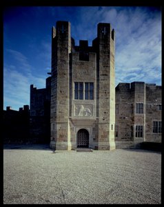 Haupteingang von Castle Drogo, entworfen von Sir Edwin Lutyens (1869-1944) 1910-30 von Unbekannt Unbekannt