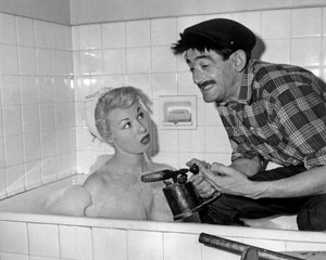 Nadine Tallier (geworden Baronne Nadine De Rothschild) und Maurice Gardett bei der Soiree bei ihm in Paris am 27. März 1961 von Unbekannt Unbekannt