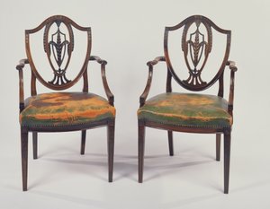 Paar George-III-Rosenholz-Esszimmerstühle, nach einem Entwurf von George Hepplewhite