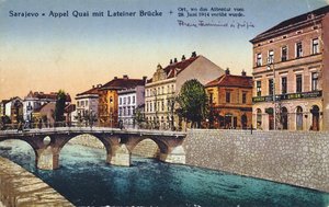 Postkarte, die Sarajevo, den Appel Quay und die Lateinerbrücke zeigt, Ort der Ermordung von Erzherzog Franz Ferdinand und seiner Frau Sophie am 28. Juni 1914, um 1920